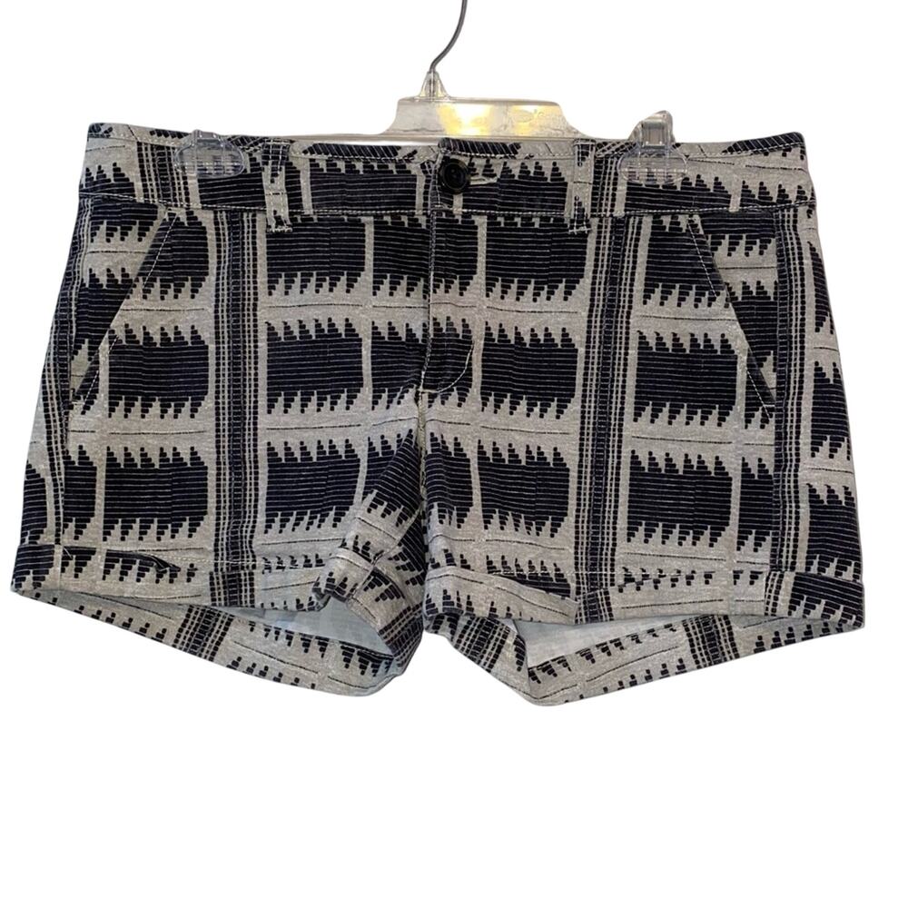 AEO Midi Stretch Shorts Size 8 Black Cream Tribal‎ Print Casual Summer Shorts